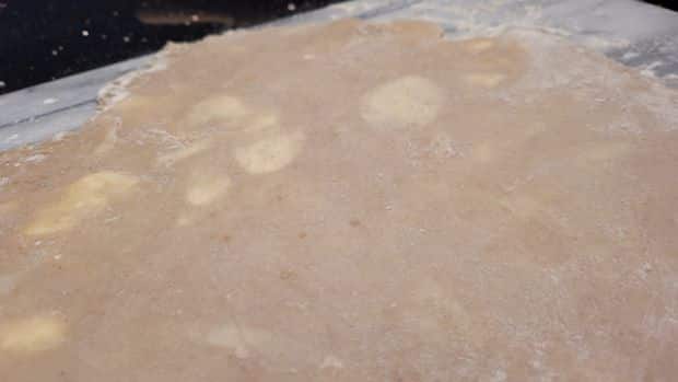 how to roll flaky pie crust