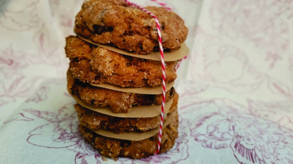 oatmeal apricot cookie from dessertswithstephanie.com