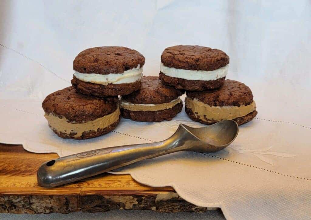 ice cream sandwich cookies from dessertswithstephanie.com