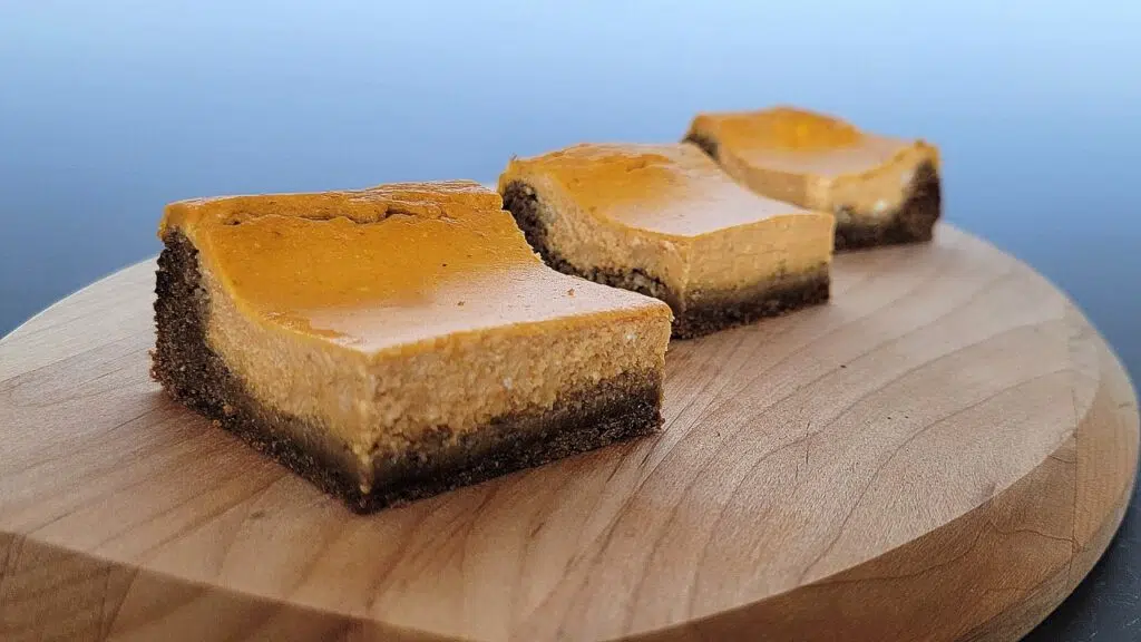 Pumpkin cheesecake bars for dessertswithstephanie.com