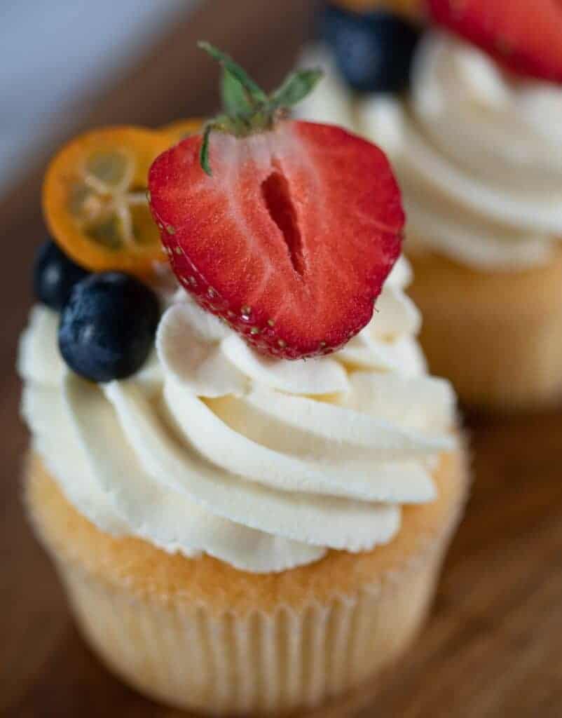 vanilla cupcake recipe with cream and strawberries
