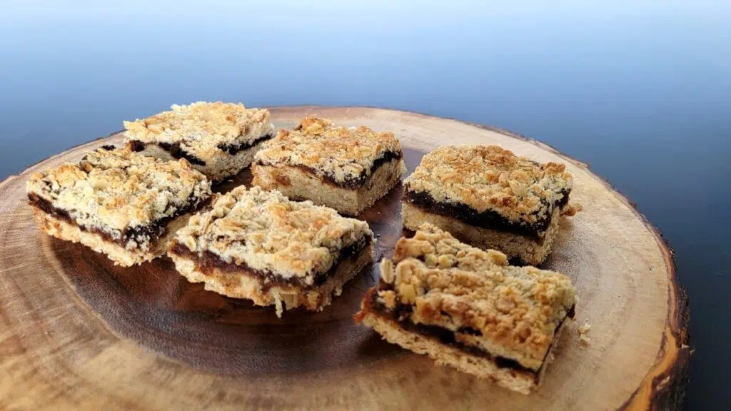 oatmeal date bars from dessertswithstephanie.com
