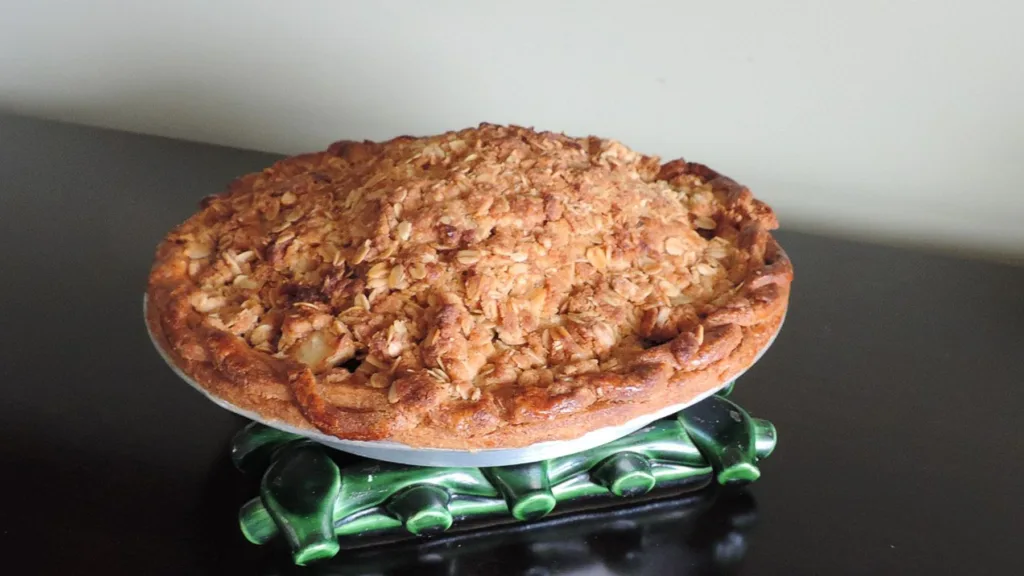 apple caramel crumble pie from dessertswithstephanie.com
