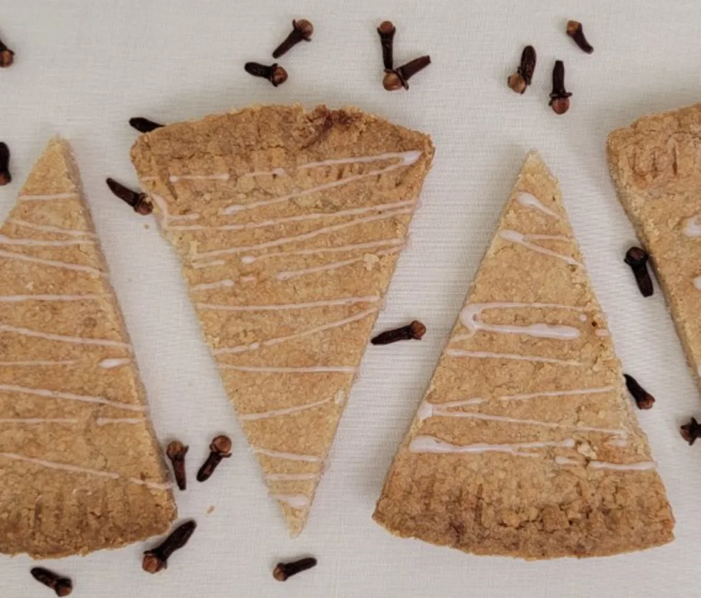 shortbread cookies with cinnamon and cloves