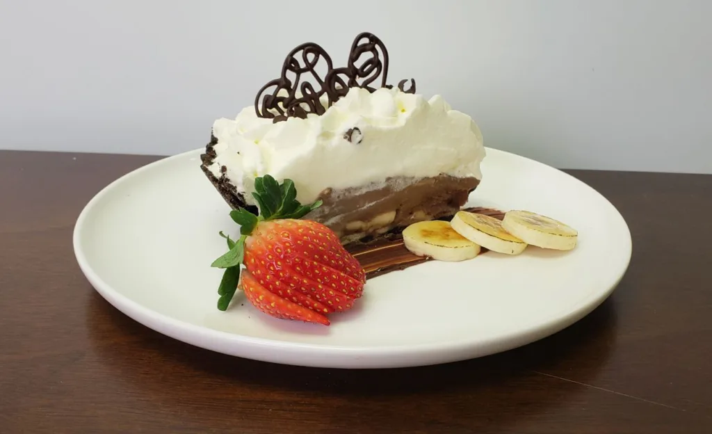 banana cream pie with chocolate bottom crust