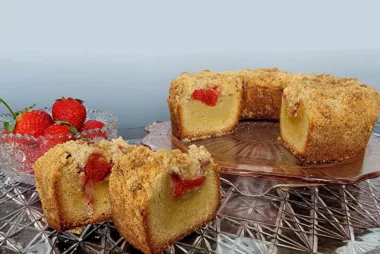 strawberry coffee cake recipe for dessertswithstephanie.com
