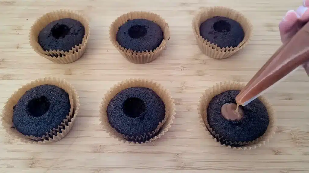 how to fill cupcakes with caramel