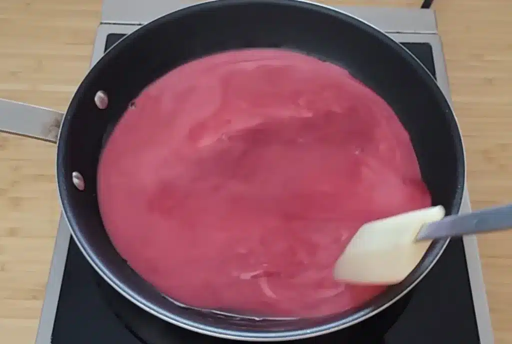 making filling with cornstarch and juice