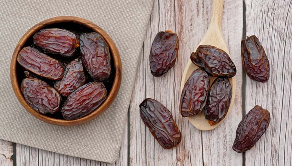 date fruits in a bowl