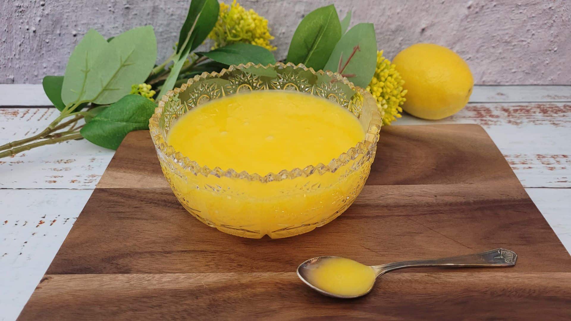 lemon curd recipe from dessertswithstephanie.com