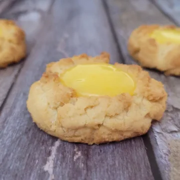 thumbprint cookies with lemon curd