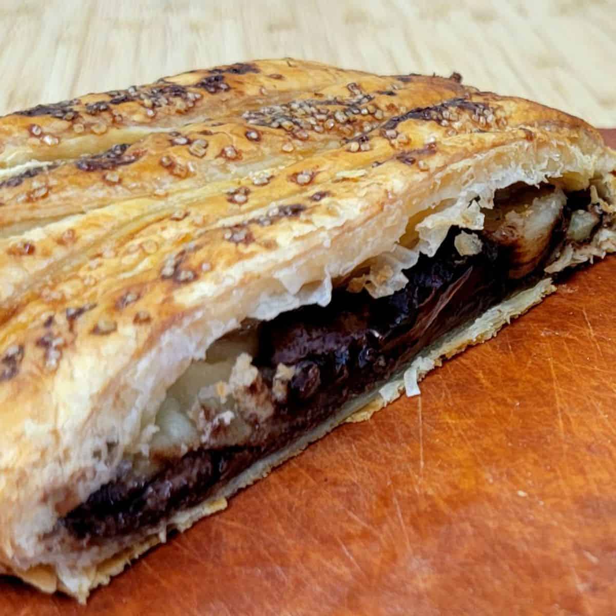 inside of banana nutella puff pastry braid