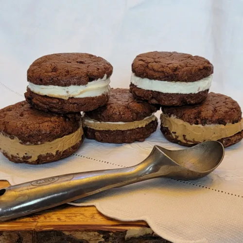 chocolate sandwich cookies filled with ice cream