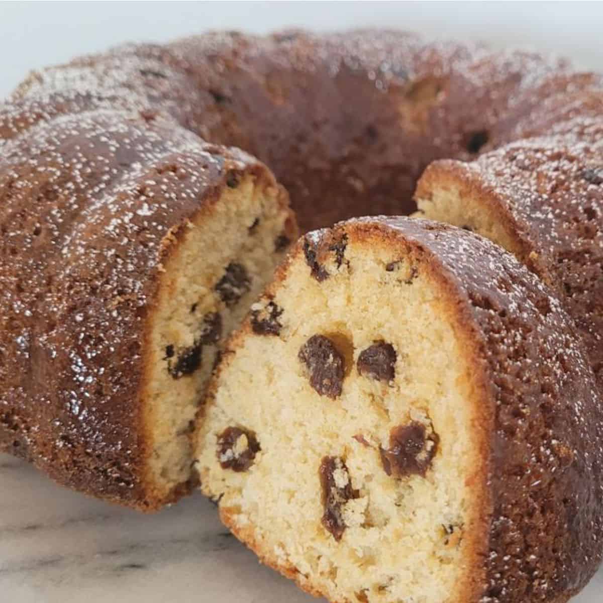 https://dessertswithstephanie.com/wp-content/uploads/2023/08/rum-raisin-bundt-cake-recipe-jpg.webp