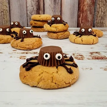 peanut butter cookies with a Resee's peanut butter cup spider