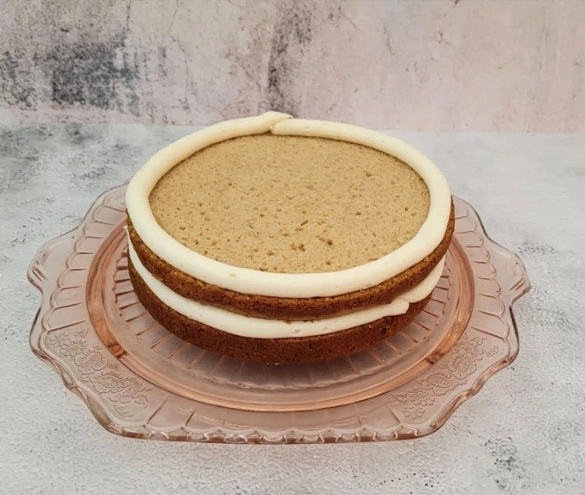 an icing dam on a cake layer before adding filling