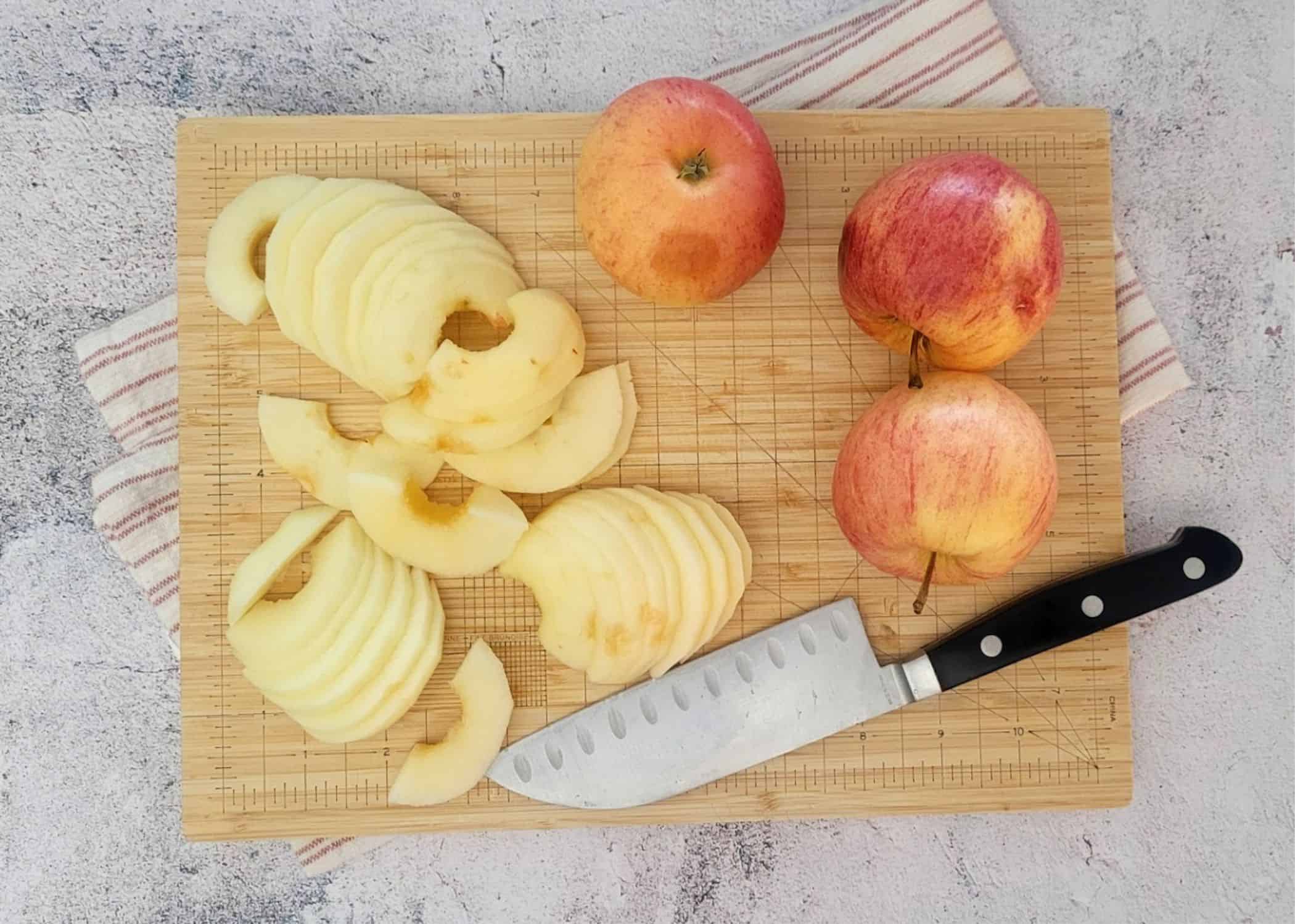 apples sliced thinly into ⅛" slices