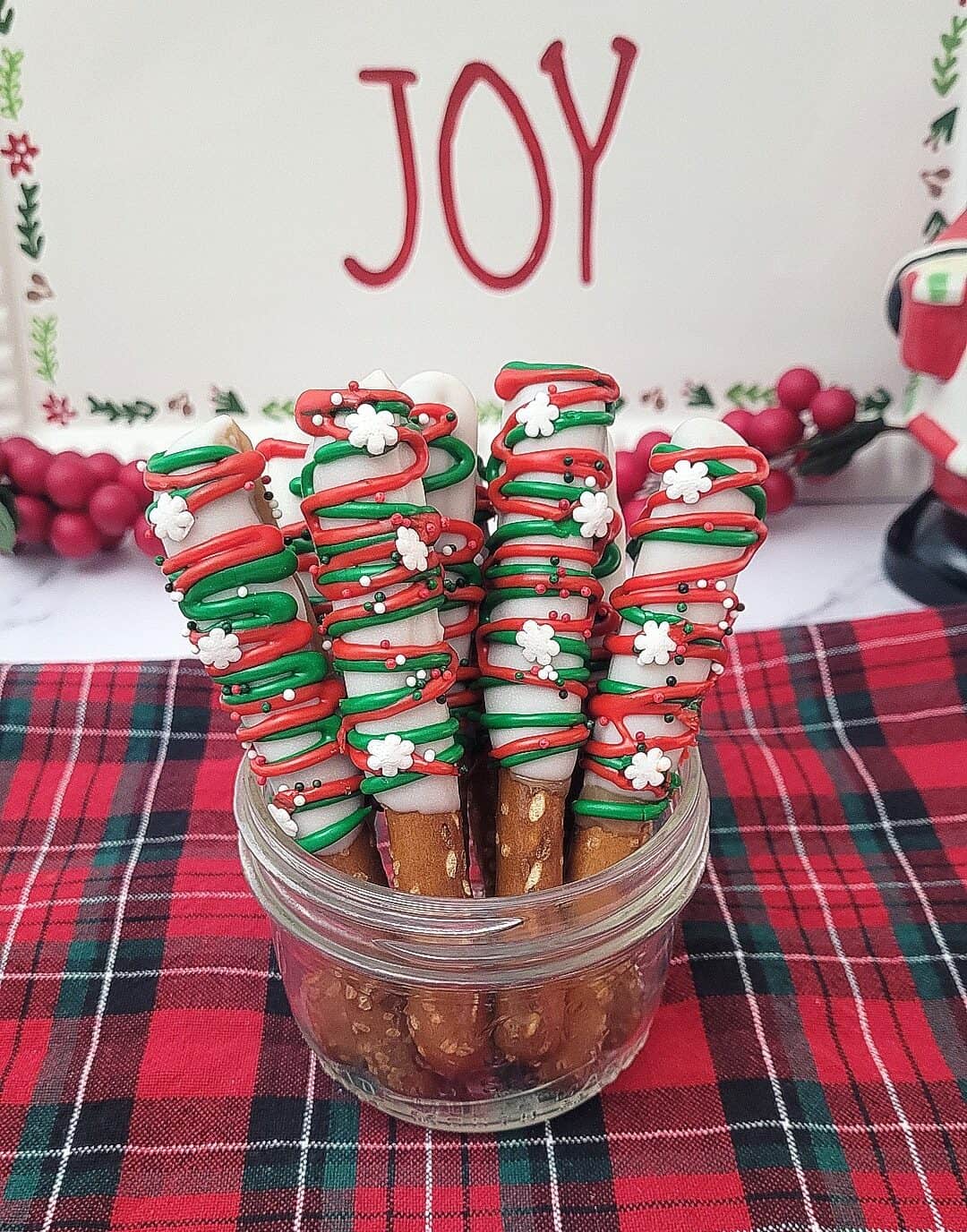 holiday pretzel rods with caramel in a mason jar