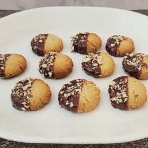 gluten free almond flour cookies on a serving tray