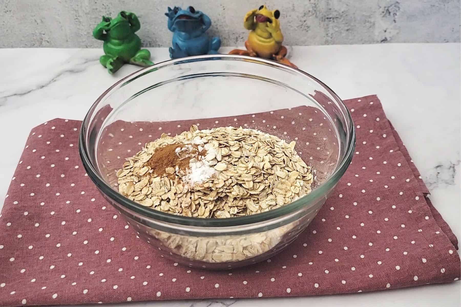 flour, oatmeal, cinnamon and baking soda in a bowl to mix together dry ingredients for dough