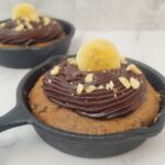 banana chocolate cakes in mini cast iron skillets