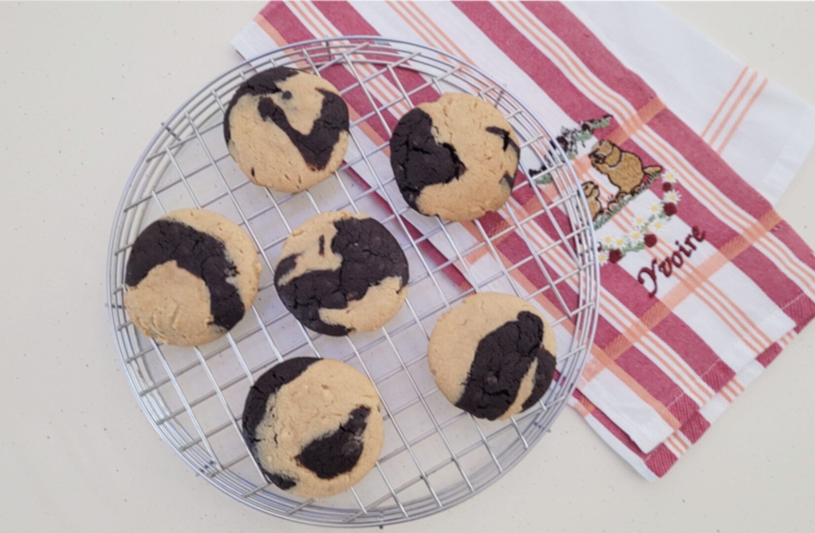 overhead view of chocolate peanut butter swirl cookies on a wire rack